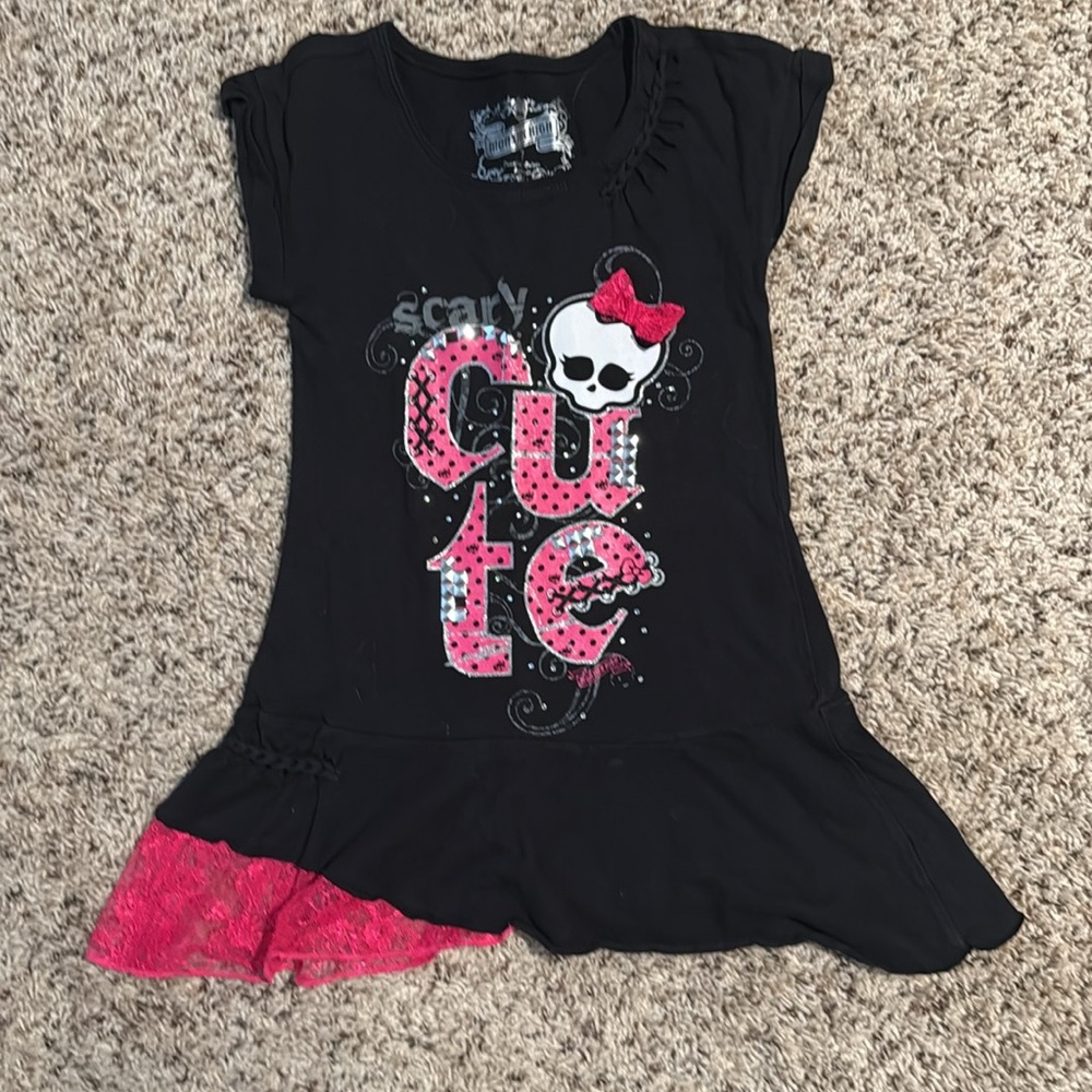 Size 7 Monster High bundle of 3 adorable tops - Picture 3 of 4